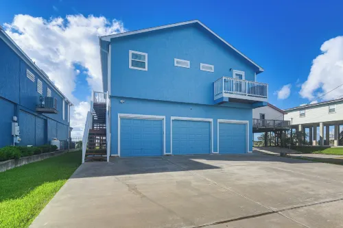 Galveston Bay Views and Pier! San Leon Gulf Getaway