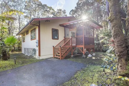 Liko Lehua Cottage in Volcano - Hot Tub & Fireplace - Mauna Loa Estates