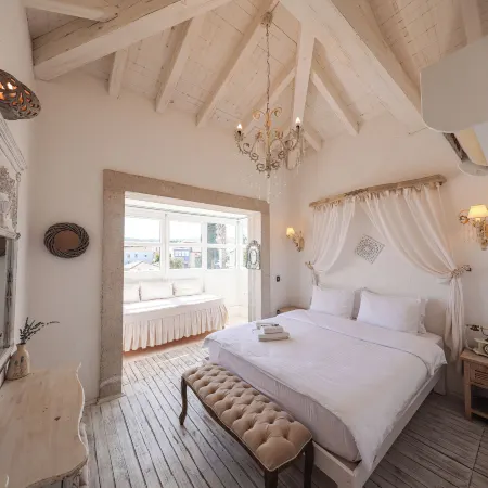 PERA ALACATI BUTİK OTEL