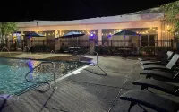 Historic Whispering Woods Hotel & Conference Center - Rooftop Pools