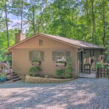 Beautiful Connestee Falls Home w/ Porch in Brevard