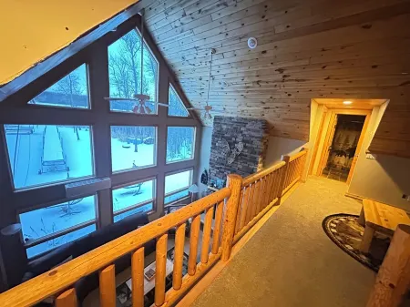 Cozy A- frame cabin on Hill Lake