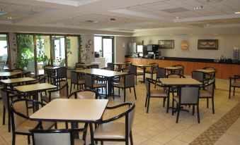 La Quinta Inn & Suites by Wyndham Omaha Airport Downtown