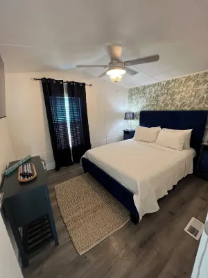 Spacious cottage - the Calusa campground-keylargo-pool