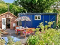 Shrawardine Train Carriage Hotel a 