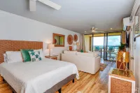 Fairwinds & Following Seas Waterfront Studio • Marina + Sapphire Beach のホテル