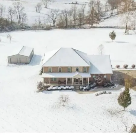 Beautiful farm stay apartment, rural Georgetown KY