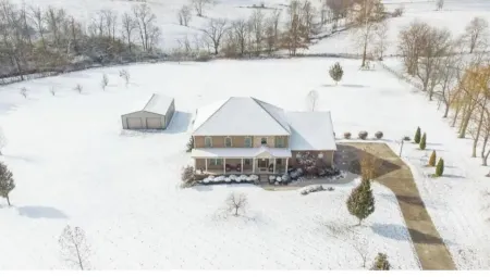 Beautiful farm stay apartment, rural Georgetown KY