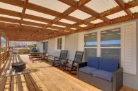 13 Mi to Lake Powell: Mtn-View Home w/ Deck & BBQ - WiFi