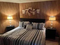 Cheerful 3 bedroom relaxing riverfront cabin with outdoor jacuzzi and Tv