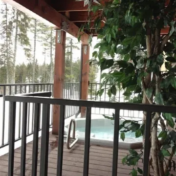 Weekly Discounts! Whitefish Mountain Ski Resort ski in ski out, Luxury Townhouse