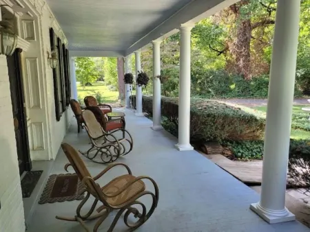 The Jarboe Suite on historic Manor House grounds!