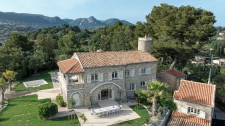 Le Rescoundou (Room/Studio) in a 1ha property- Saint-Paul-de-Vence Отели в г. Сен-Поль-де-Ванс