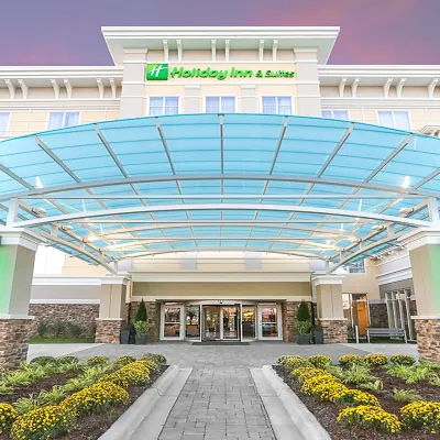 Holiday Inn & Suites EAST PEORIA by IHG โรงแรมใกล้มหาวิทยาลัยแบรดลีย์