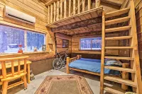 Secluded Vanderbilt Cabin, 9 Mi to Treetops! - Haustierfreundliche