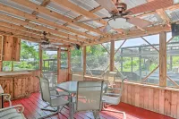 Peaceful Satsuma Escape w/ Dunns Creek Access - Parkering