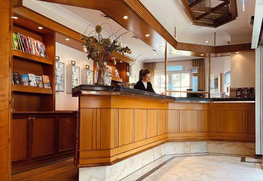 2. 호텔 슐로스 프..