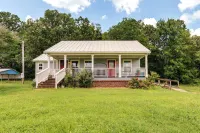 7 Mi to Ole Miss: Quiet Rural Retreat w/ Yard! - 2-Star