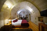 Harman Cave Hotel