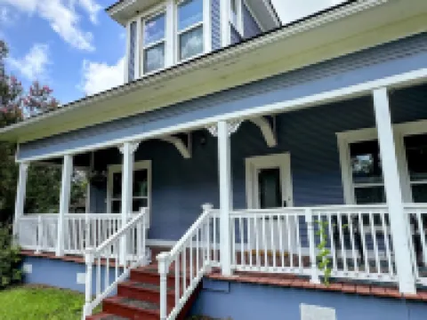 Charming Historic Bungalow with Modern Amenities - Cozy Getaway