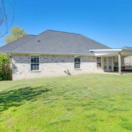 2 Mi to Grand Lake: Grove Home w/ Fenced-in Yard