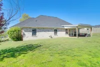 2 Mi to Grand Lake: Grove Home w/ Fenced-in Yard - 3 estrellas