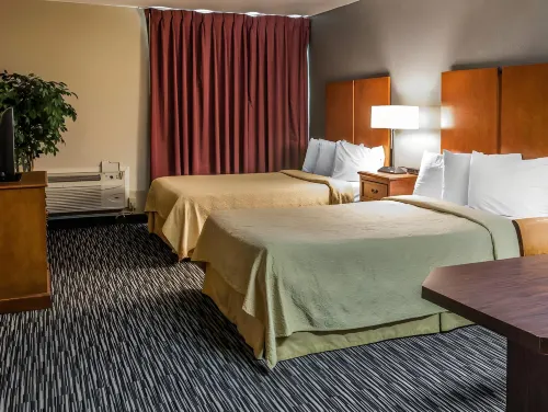 Quality Inn & Suites Banquet Center Hôtels à : Livonia