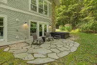 100 Private Beach Frontage on LK MI Hot Tub - Villas