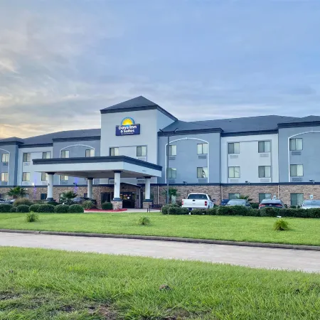 Days Inn & Suites by Wyndham Houston / West Energy Corridor Отели рядом с достопримечательностью «Торговый центр "Уэст-Оукс"»