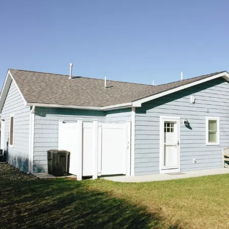 Charming Scarborough Beach, Narragansett 3-bedroom home getaway Отели рядом с достопримечательностью «Маяк Пойнт-Джудит»