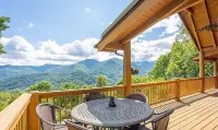 BABY BEAR’S CABIN, REAL LOG CABIN, SPECTACULAR VIEWS, HOT TUB, FIRE PIT