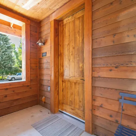Aspen Hideaway by Avantstay Walk to Aspen, Near Slopes + Pool & Hot Tub Access