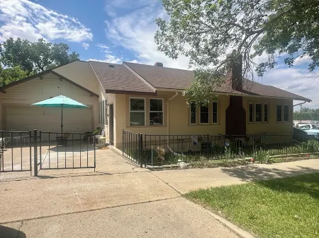 Spacious Vintage Getaway. Walkable!