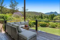 Private Luxury Home in the Mountains with Spa, Sauna and Flowing Creek Hotels in Lamington