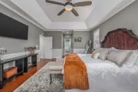 10BR Estate / Dome Pool / Pickleball / Sauna / Theater / Arcade / Sleeps 33