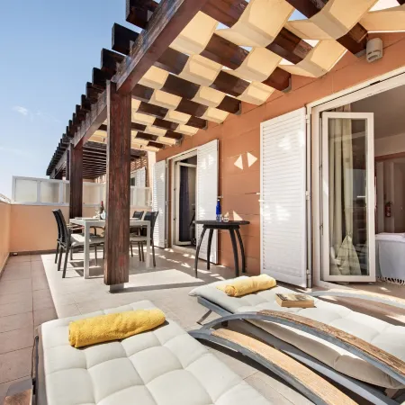 CG 73C - Penthouse - Cabanas Gardens