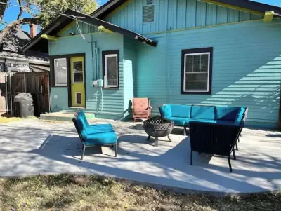 boho noc *GAME ROOM*pets welcome*king beds*freeW/D Hotels near Walgreens