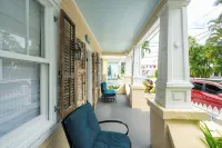 Island Time Hideaway at Old Town Key West Historic Seaport - 3 Blocks to Duval