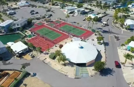 Wonderful Chalet, with Terrace & Private Patio – 20 miles from Key West.