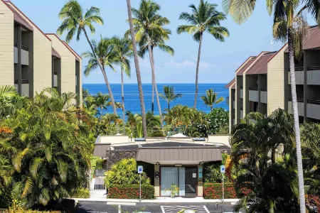 Plumeria Hale Enjoy on-Site Amenities Galore! Отели рядом с достопримечательностью «Залив Киоау»