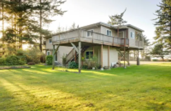 Fishermen's Paradise in Coos Bay: Walk to Beach!