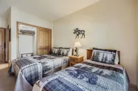 Lux 3/3 Chalet! 4 Min Walk to Quicksilver Lift & Main STPRIVATE Hot TUB"