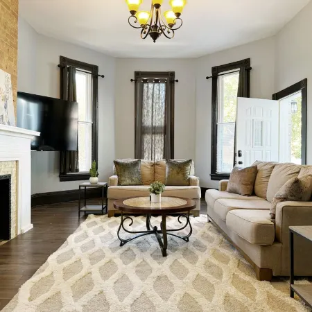 Downtown EVV 2BR- 1.5BA Apt-  Chandler A