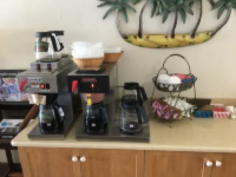 德通納海濱戴斯酒店