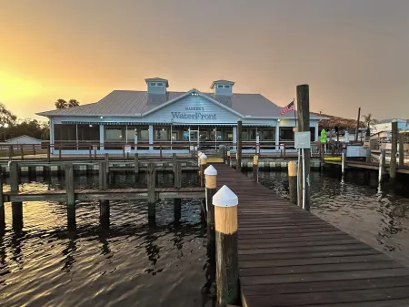 One bedroom cottage on the Homosassa River!