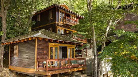 Beachfront 3 Bedroom Villa steps from the beach! Отели в г. Manzanillo