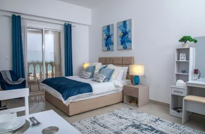 Stunning and Cozy Sea View  Studio Apartment Отели в г. 