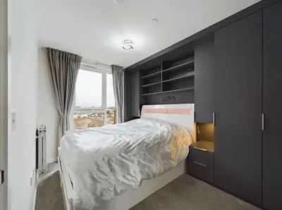 Luxury Entire New Apartment Hotels near Hatch End