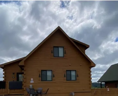 Charming 4 Bd/3.5 bath Cabin Upper and Lower Level-separate units one building Отели в г. Уорренс