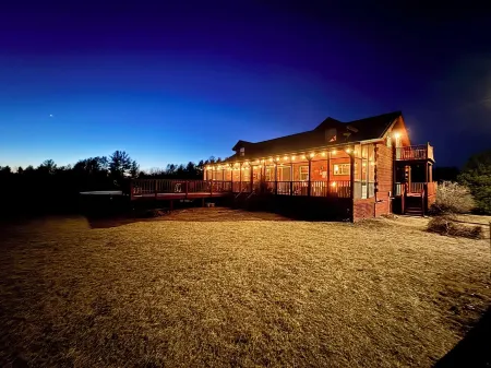 Revilo Moose Ridge Mauston - Smoky Mountain Vibes Meet Wisconsin Winter Magic!